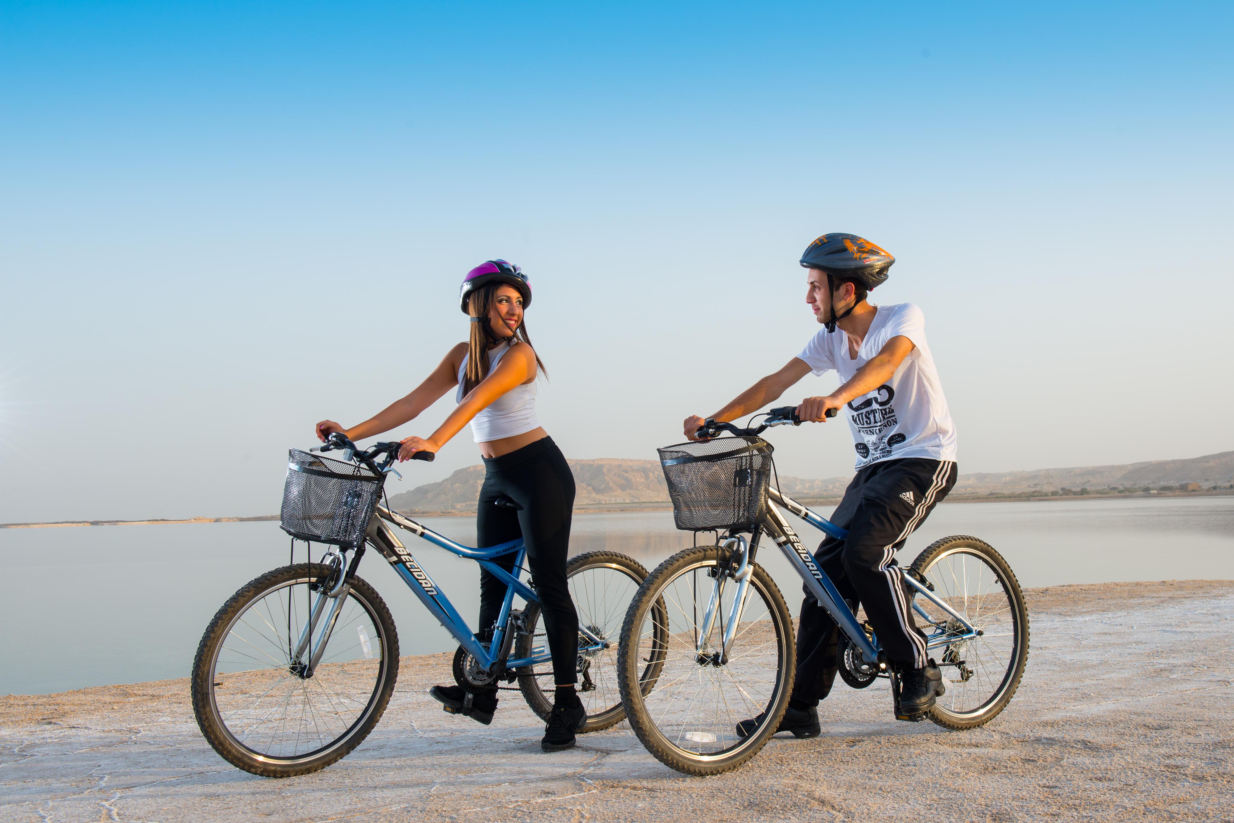 Leonardo Club Hotel Dead Sea Neve Zohar Extérieur photo Biking at the Dead Sea