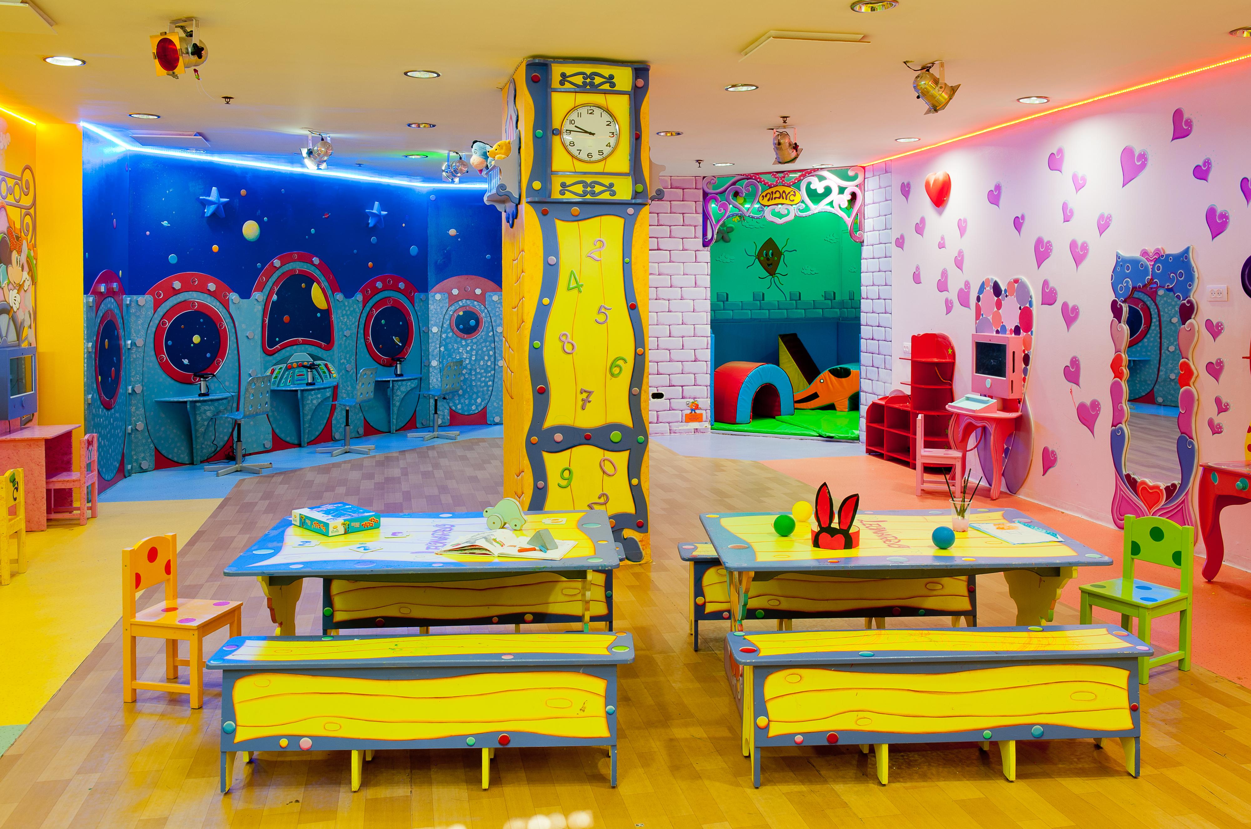 Leonardo Club Hotel Dead Sea Neve Zohar Extérieur photo The interior of a typical McDonald's PlayPlace
