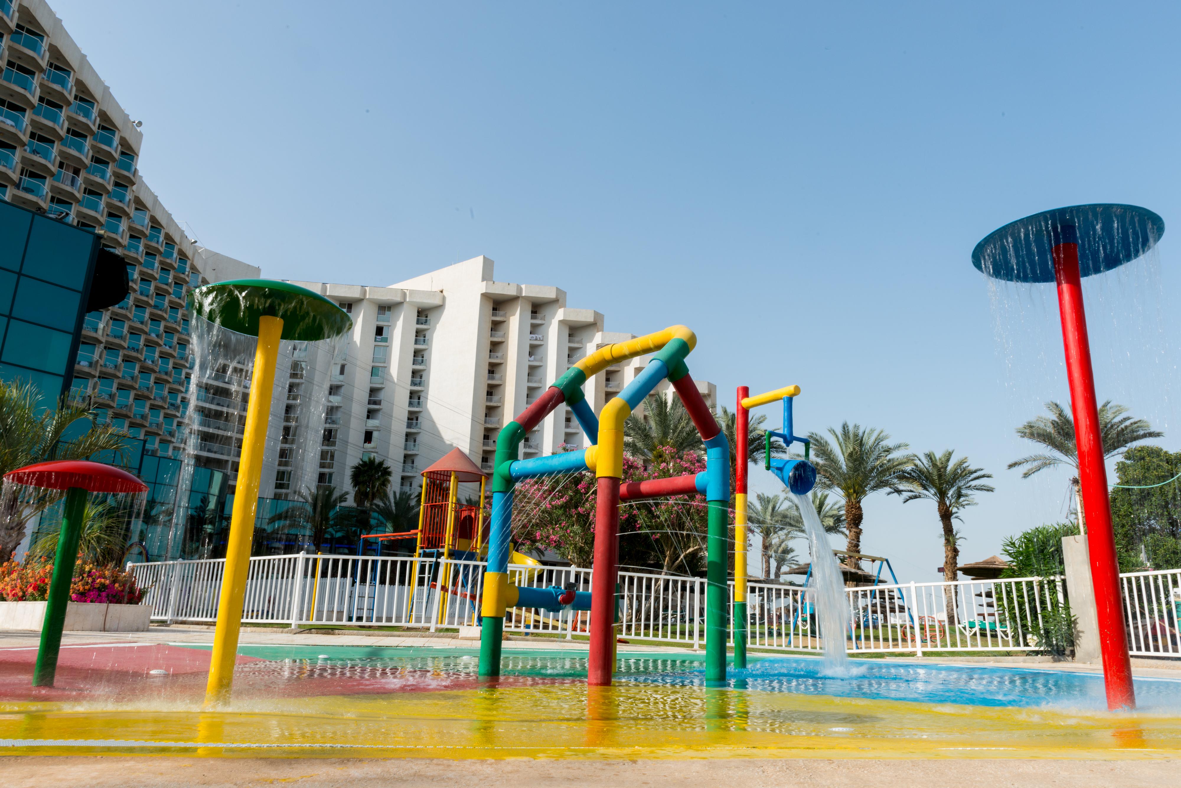 Leonardo Club Hotel Dead Sea Neve Zohar Extérieur photo The water park at the hotel